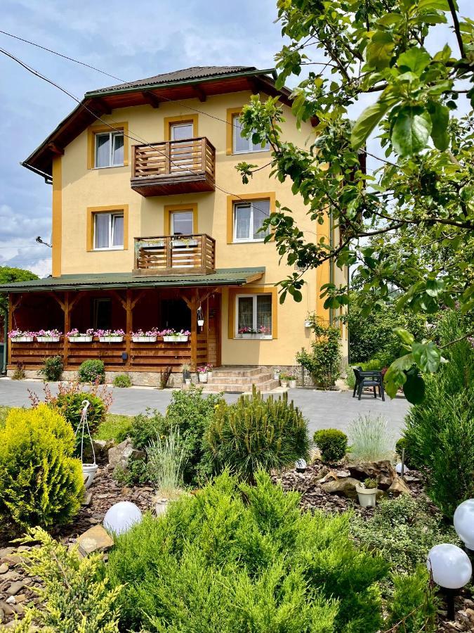 Hotel Ніч Над Карпатами Slawske Exterior foto