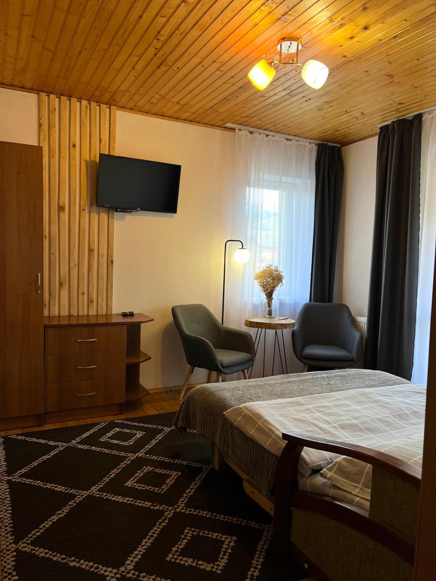 Hotel Ніч Над Карпатами Slawske Exterior foto